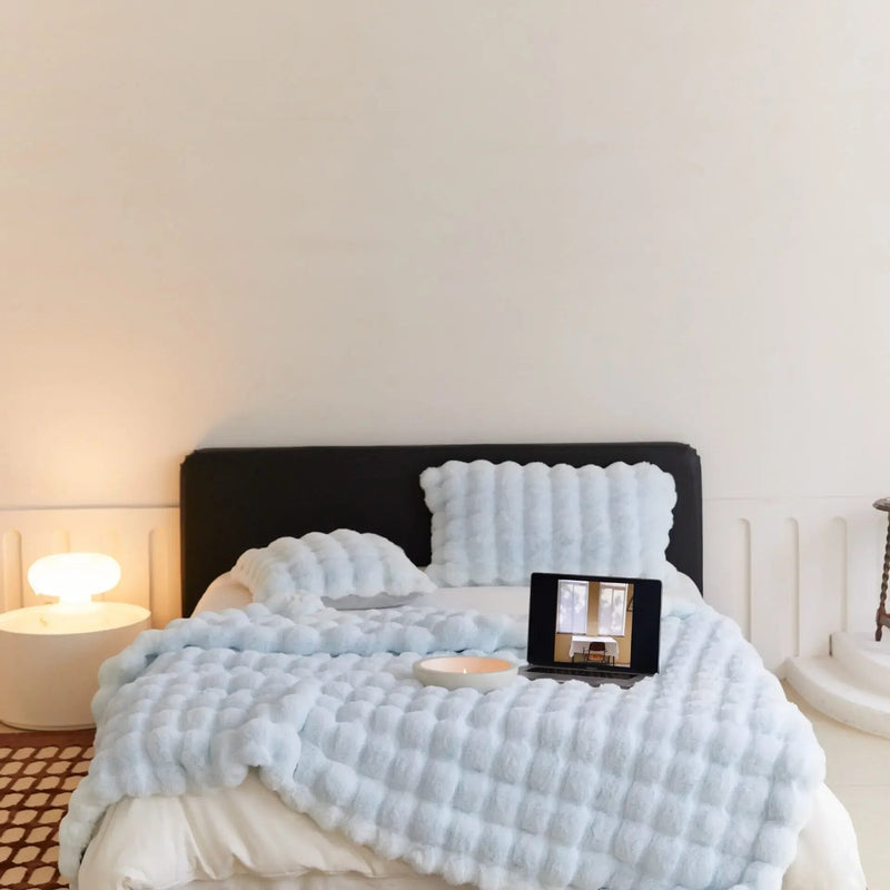 Cozy Plush Fleece Throw Blanket Winter Warmth