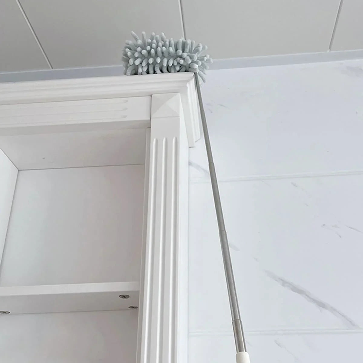 Long Reach Dusting Tool with Extendable Rod