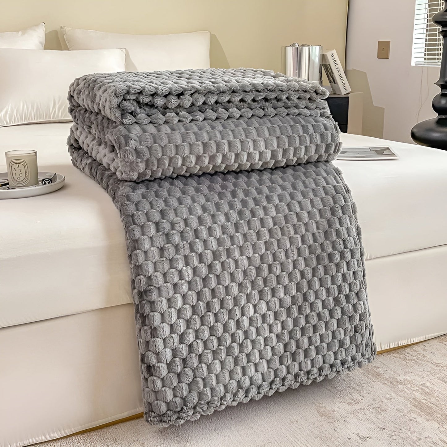 Soft Plush Microfleece Blanket for Cozy Warmth