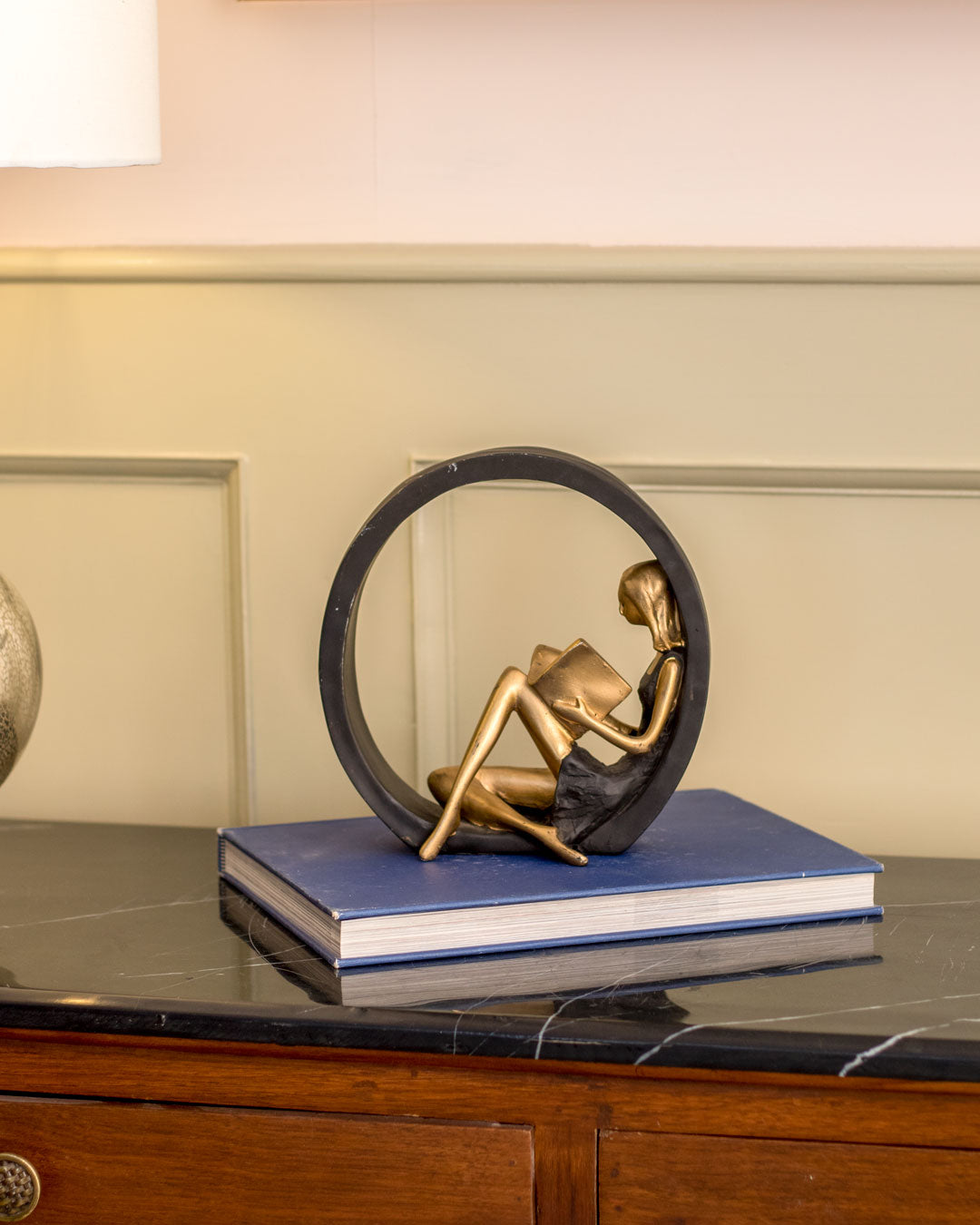 Lovely Lady Book Statue - Befez