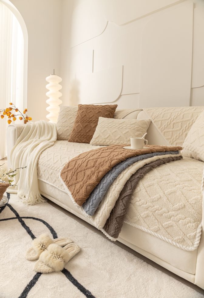 Fitted One-Piece Couch Cover