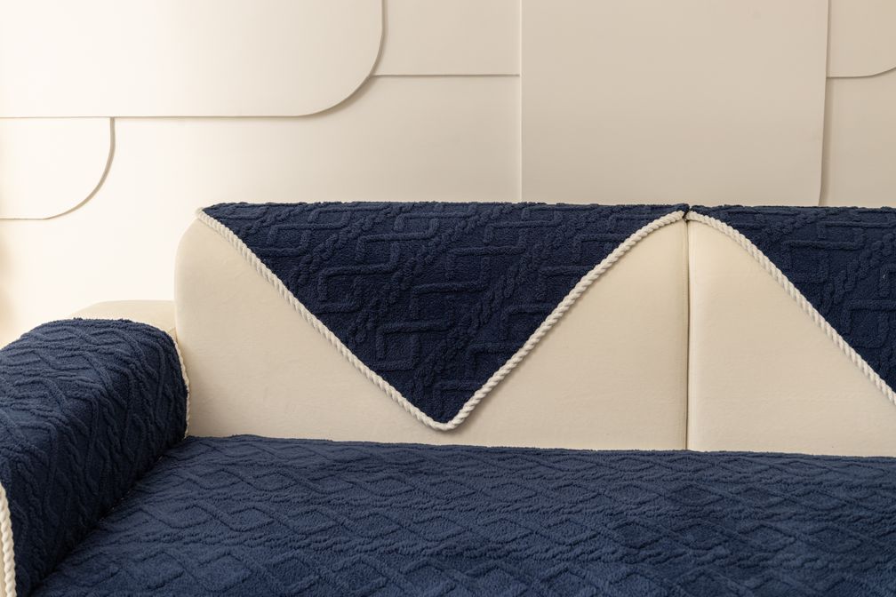 Fitted One-Piece Couch Cover