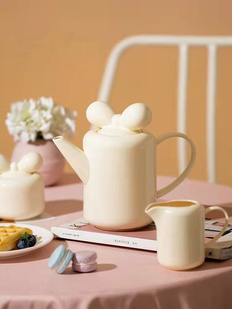 Elegant Knot Pattern Ceramic Tea Pot