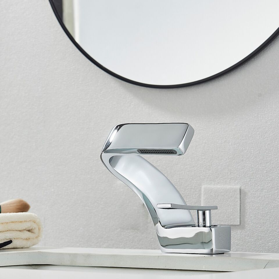 Stylish Chrome Kitchen Sink Faucet