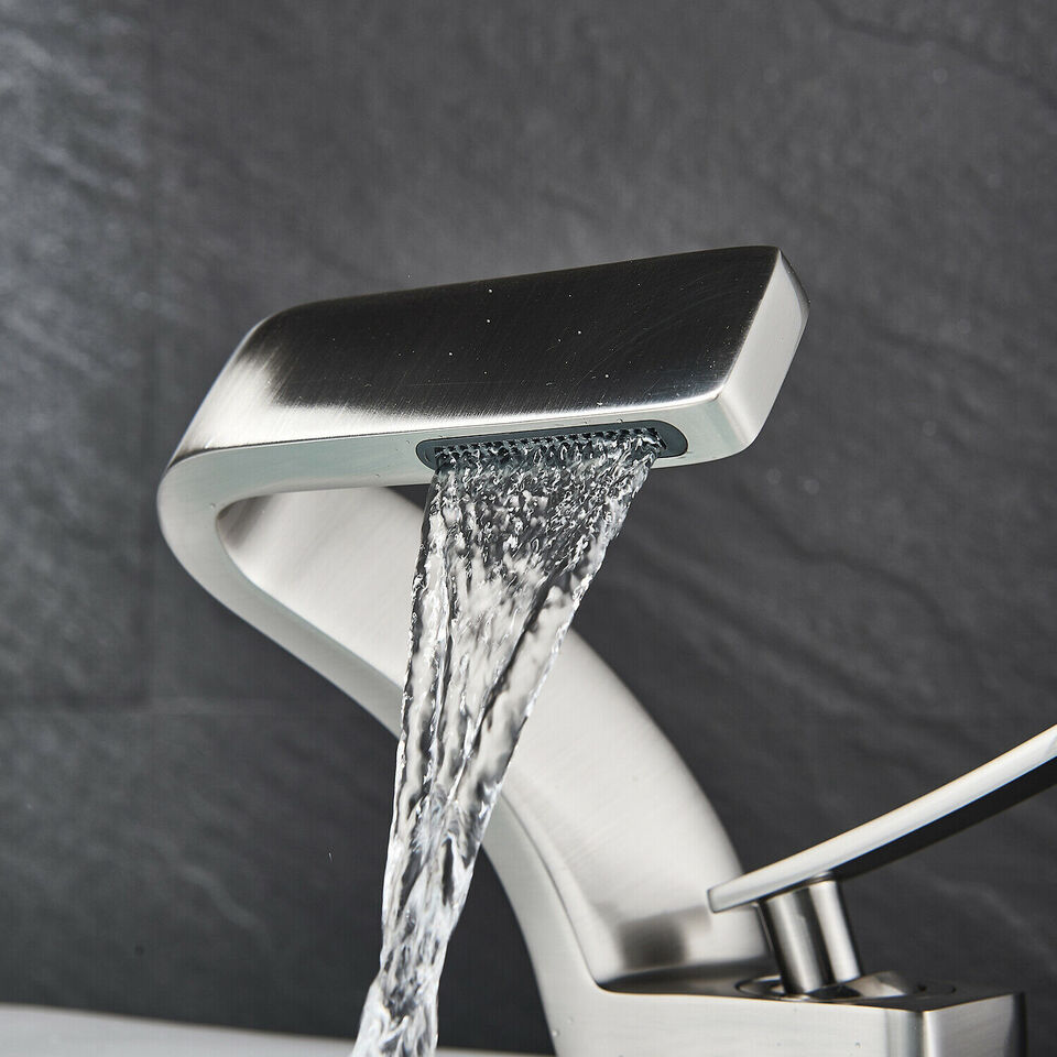 Stylish Chrome Kitchen Sink Faucet