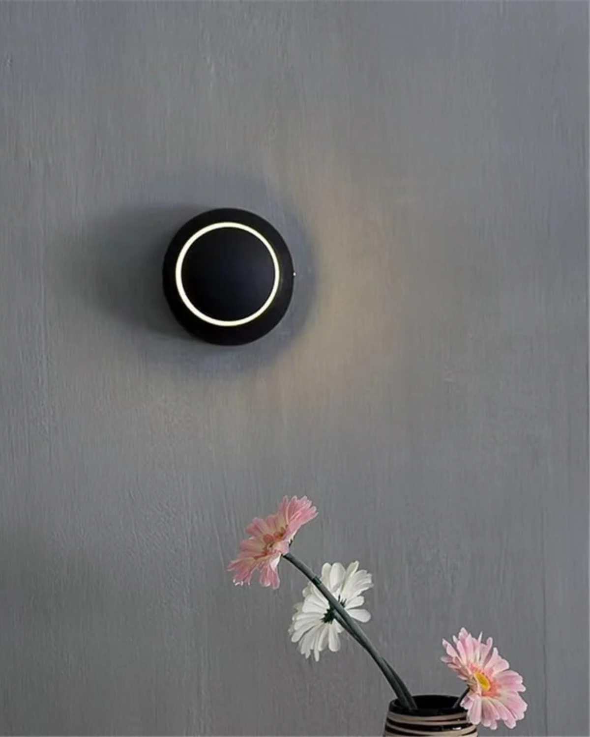Stylish Wall Lamp with Round Glow Ambient Light
