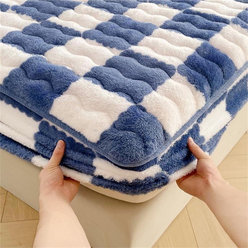 Cozy Plush Blanket for All Seasons Sleep
