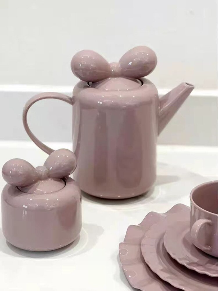 Elegant Knot Pattern Ceramic Tea Pot