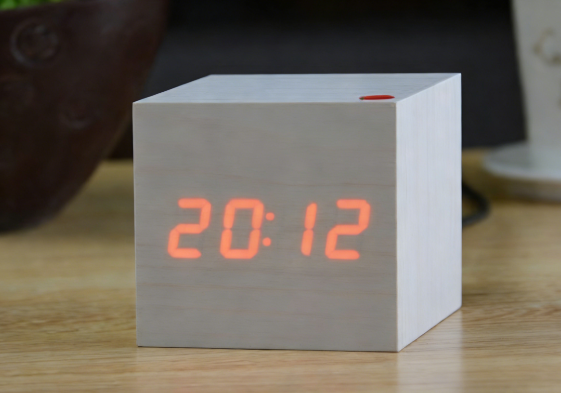 Accurate Square LED Clock Thermometer