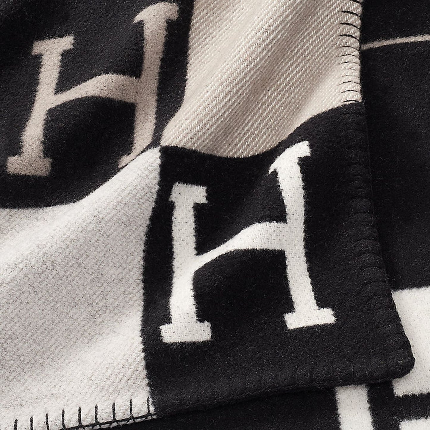 Befez | Soft Premium Wool Blanket for Cozy Homes