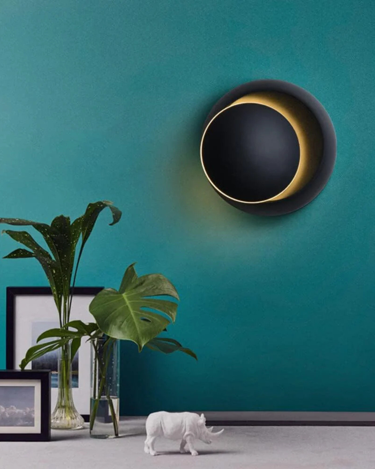 Stylish Wall Lamp with Round Glow Ambient Light