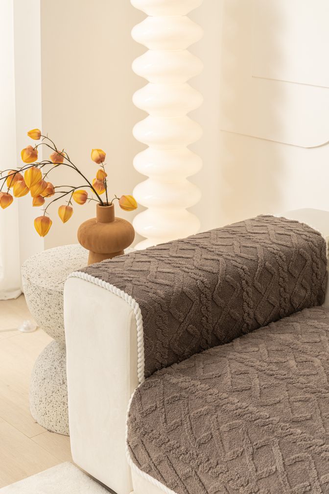 Fitted One-Piece Couch Cover