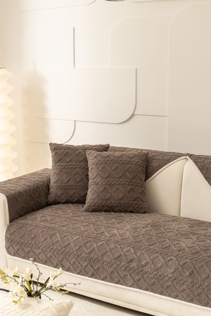 Fitted One-Piece Couch Cover