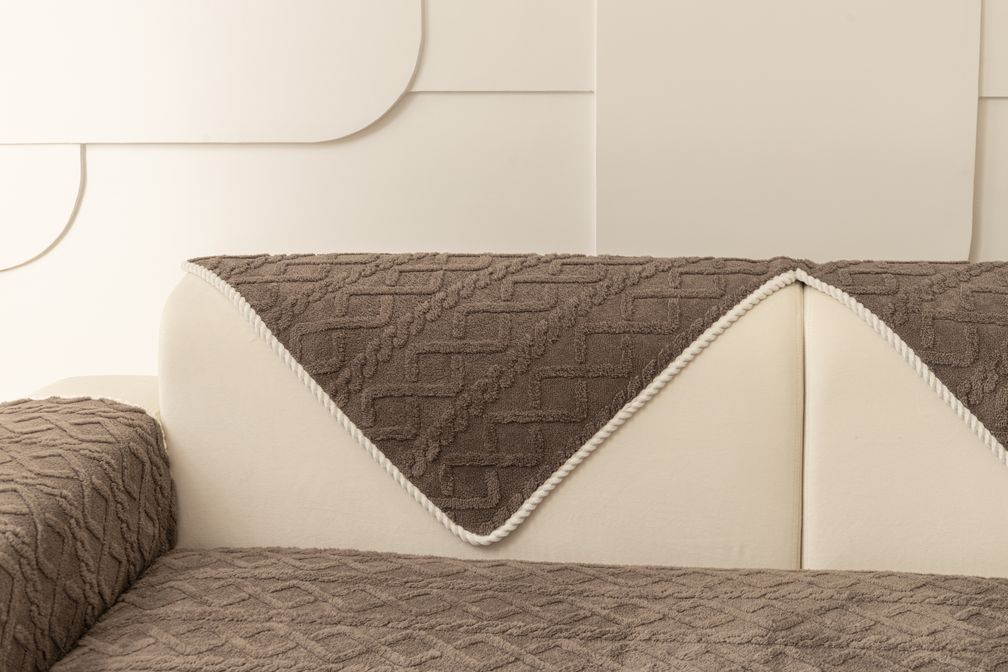 Fitted One-Piece Couch Cover