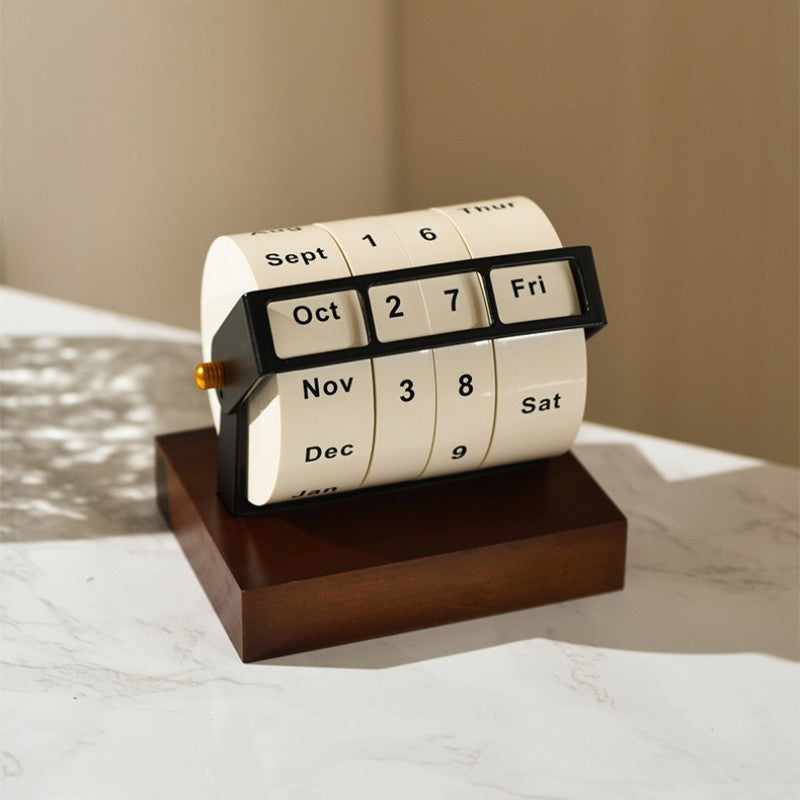 Unique Round Desk Calendar Display