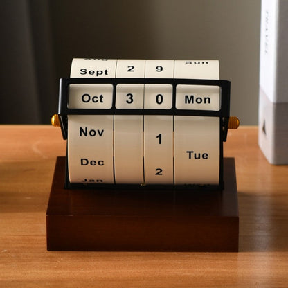 Unique Round Desk Calendar Display