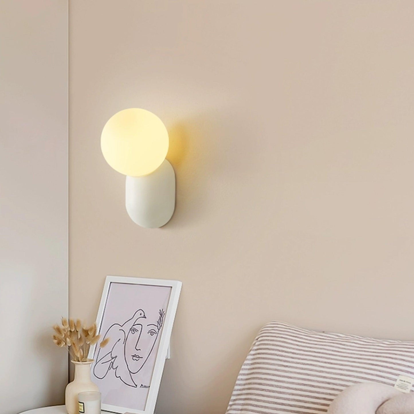 Modern LED Resin Wall Lamp