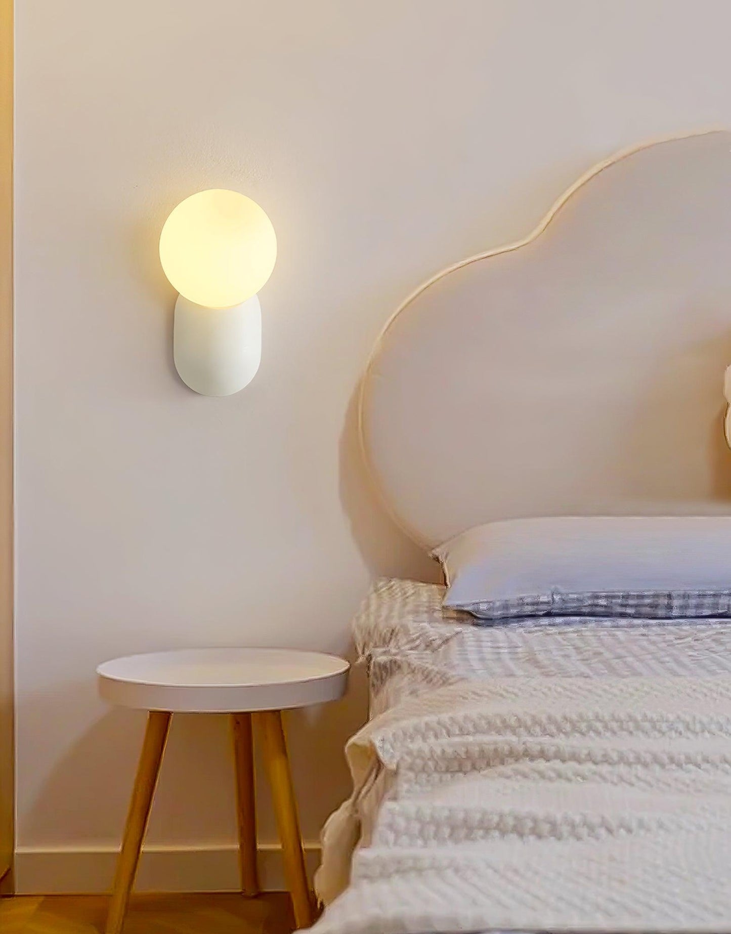 Modern LED Resin Wall Lamp