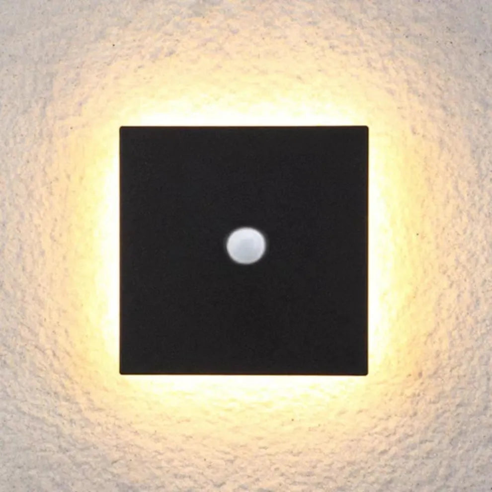 Sleek Contemporary Outdoor LED Wall Light Metal