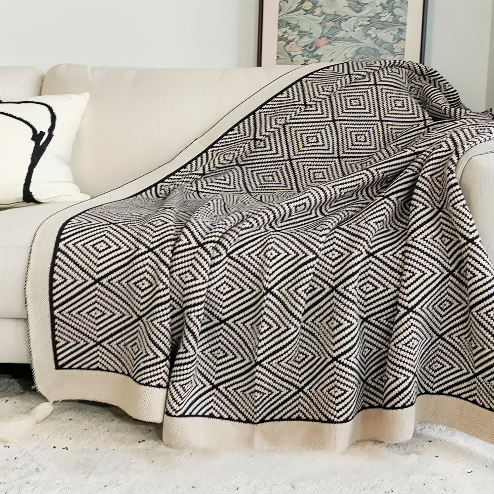Cozy Fleece Throw Blanket with Modern Design