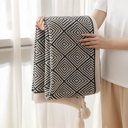 Cozy Fleece Throw Blanket with Modern Design