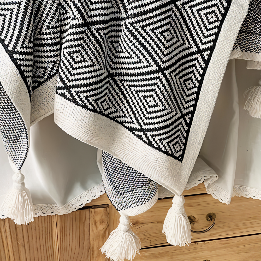Cozy Fleece Throw Blanket with Modern Design