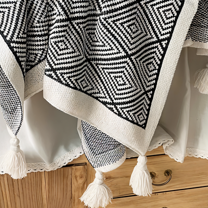 Cozy Fleece Throw Blanket with Modern Design