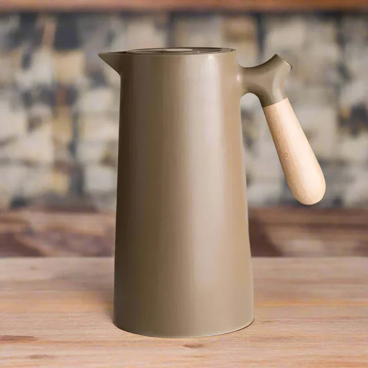 Insulated Thermal Water Bottle Keeps Drinks Hot or Cold