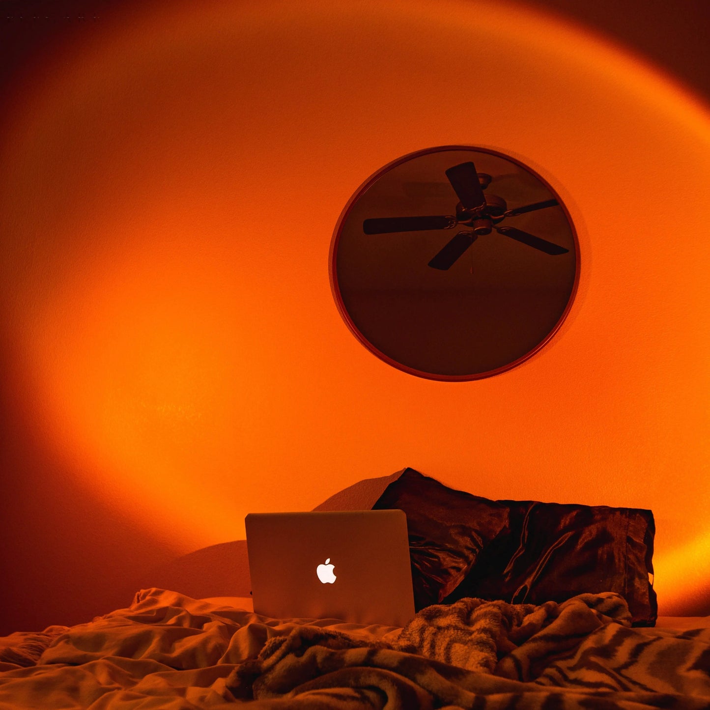 Warm Color LED Projector with Sunset Effect Remote