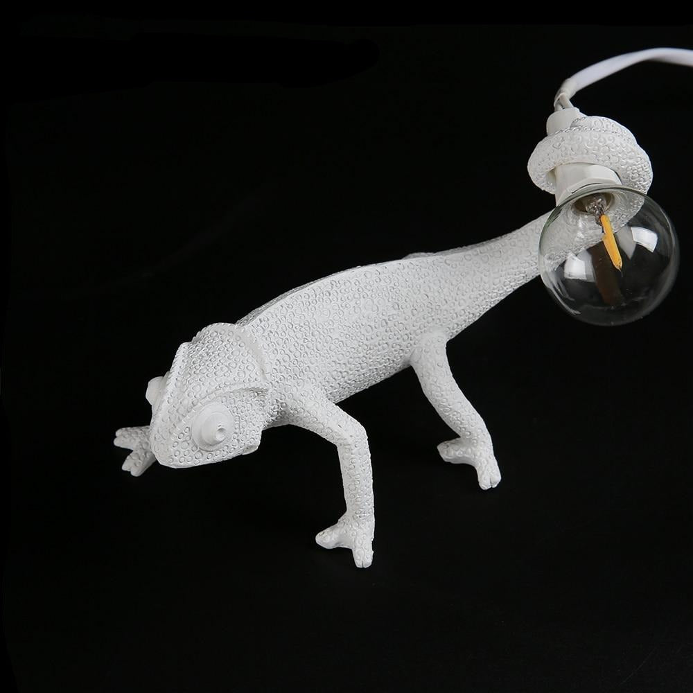 Stylish Resin Lizard Desk Lamp