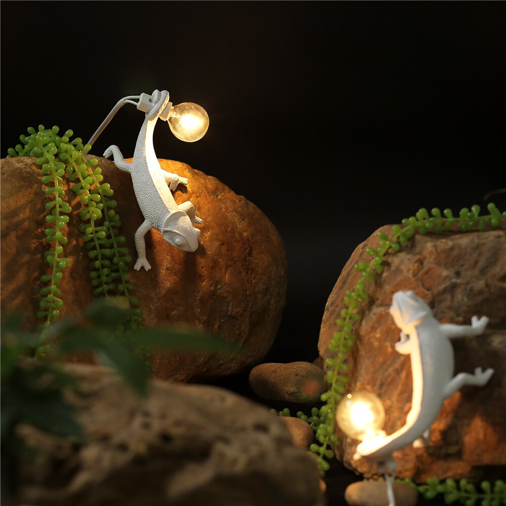Stylish Resin Lizard Desk Lamp