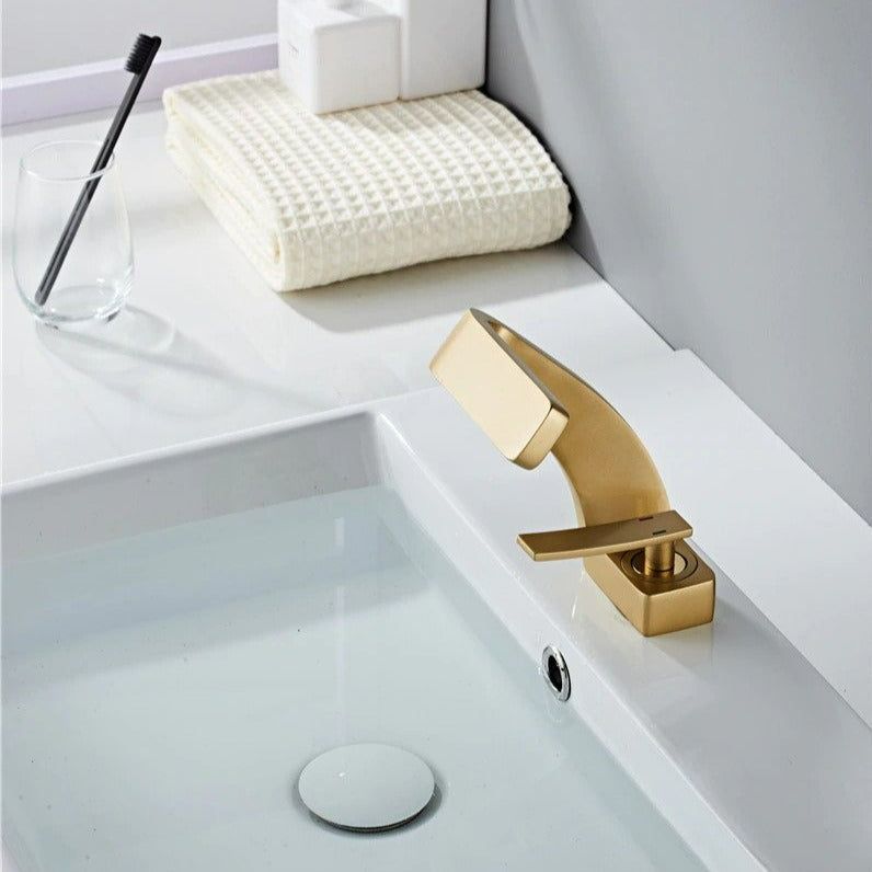 Stylish Chrome Kitchen Sink Faucet