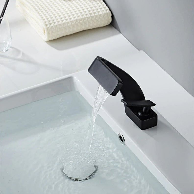 Stylish Chrome Kitchen Sink Faucet