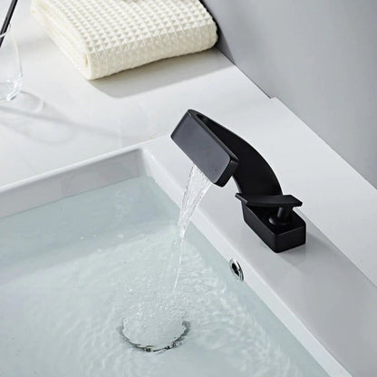 Stylish Chrome Kitchen Sink Faucet