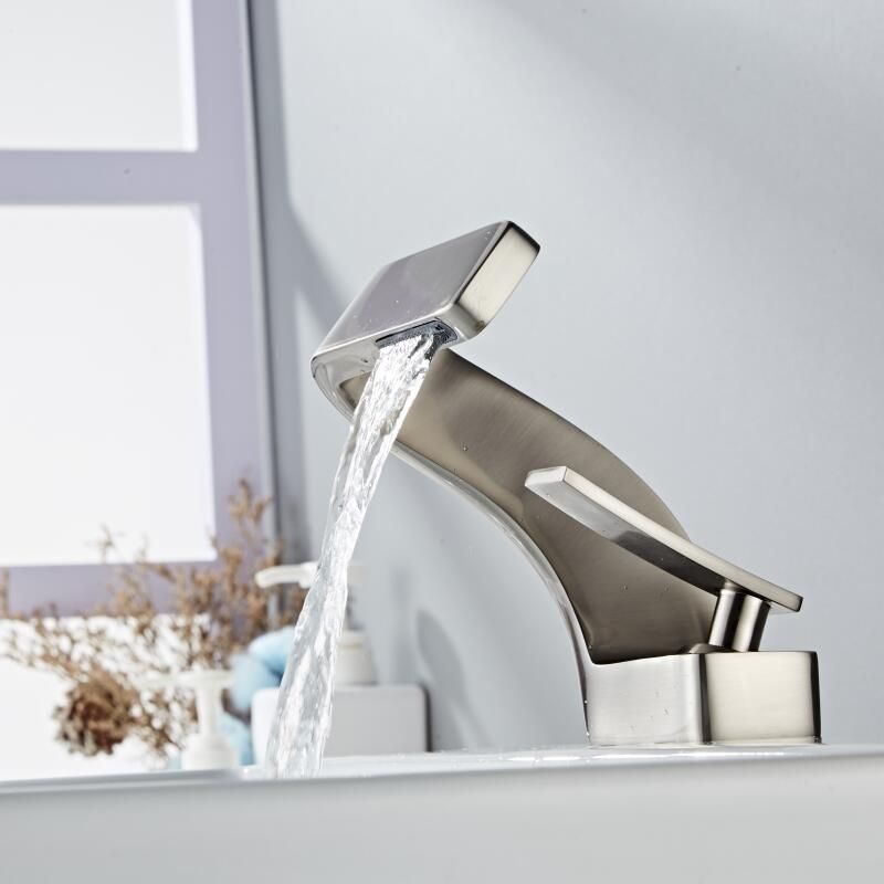 Stylish Chrome Kitchen Sink Faucet
