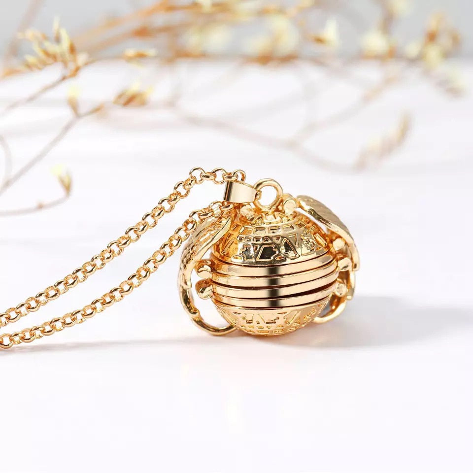 Vintage Wing Shaped Picture Necklace