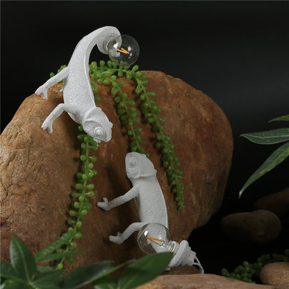 Stylish Resin Lizard Desk Lamp