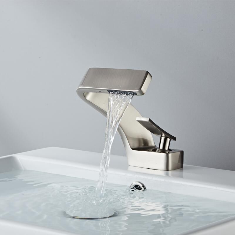 Stylish Chrome Kitchen Sink Faucet