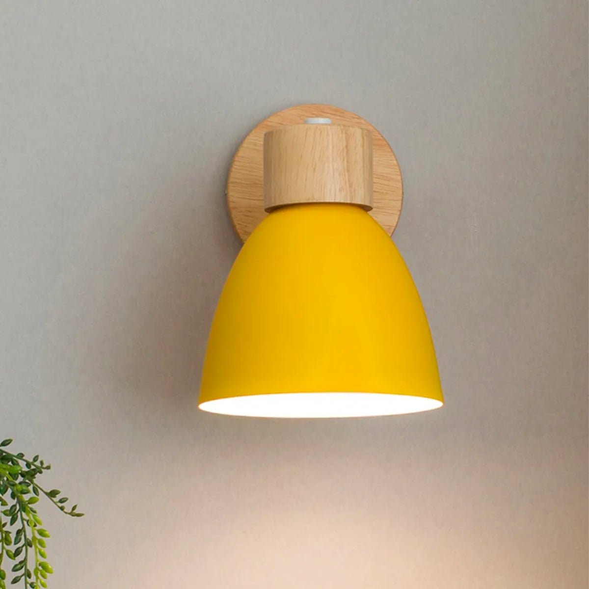 Stylish Wooden Wall Light - Classic Warm Glow