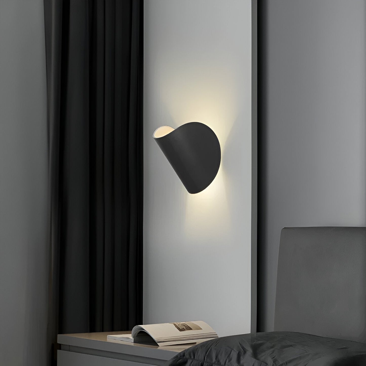 Flexible Adjustable Metal Wall Light with Curved Shade