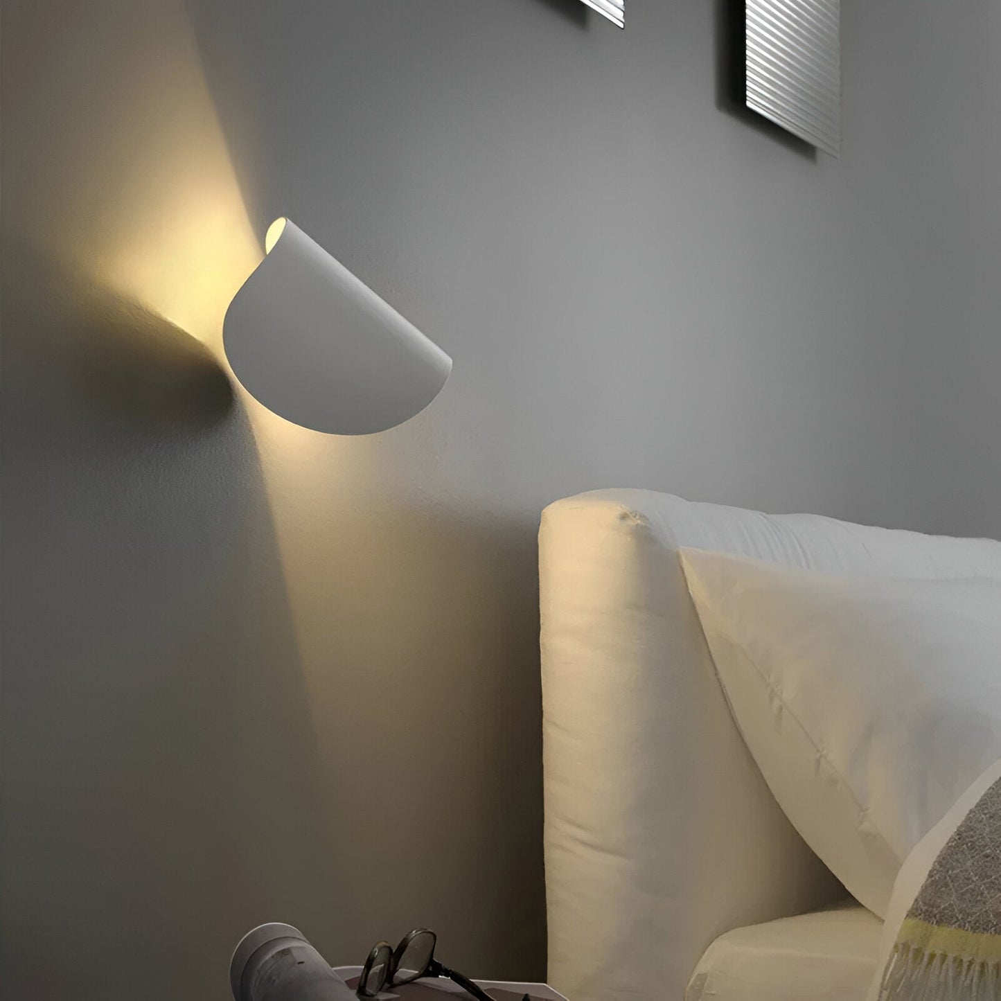 Flexible Adjustable Metal Wall Light with Curved Shade