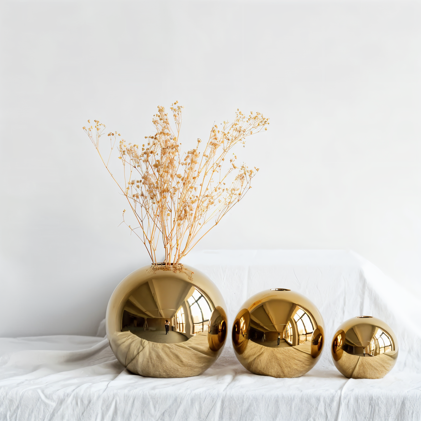 Luxurious Gold Ceramic Round Vase