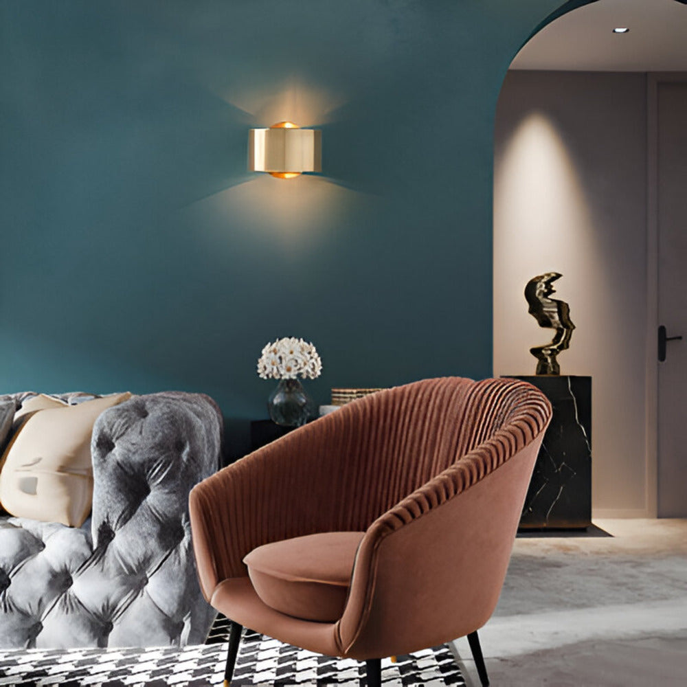 Sleek Gold Modern Wall Light