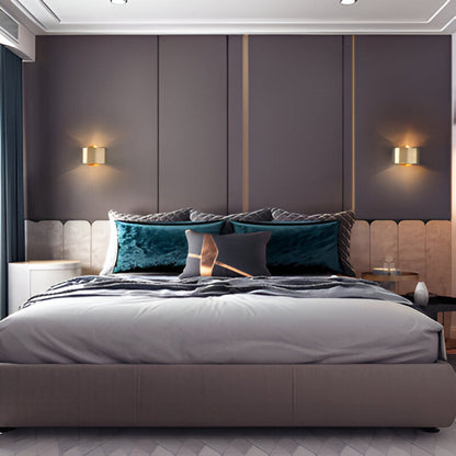 Sleek Gold Modern Wall Light