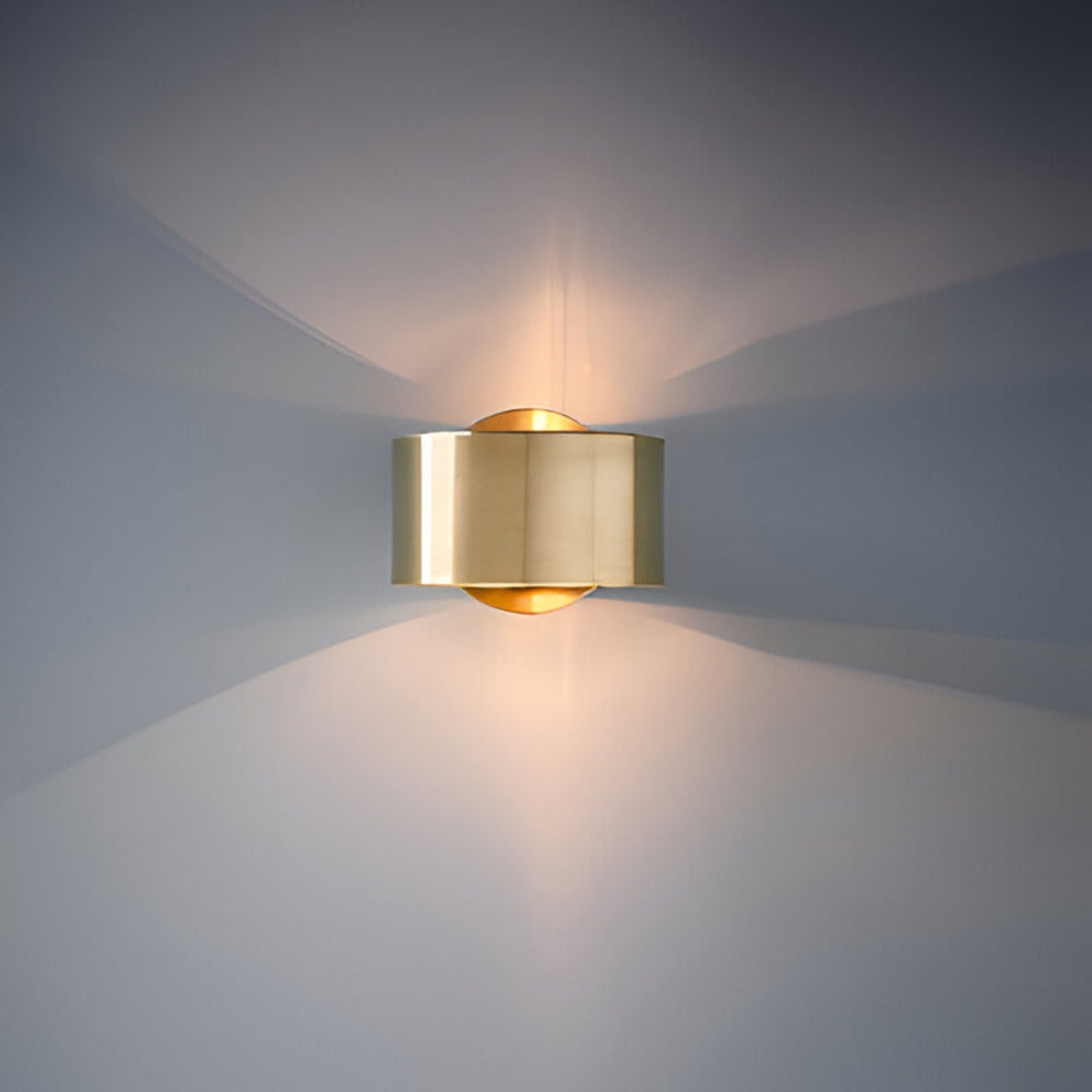 Sleek Gold Modern Wall Light