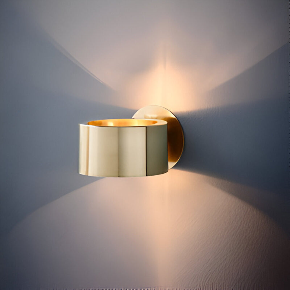 Sleek Gold Modern Wall Light