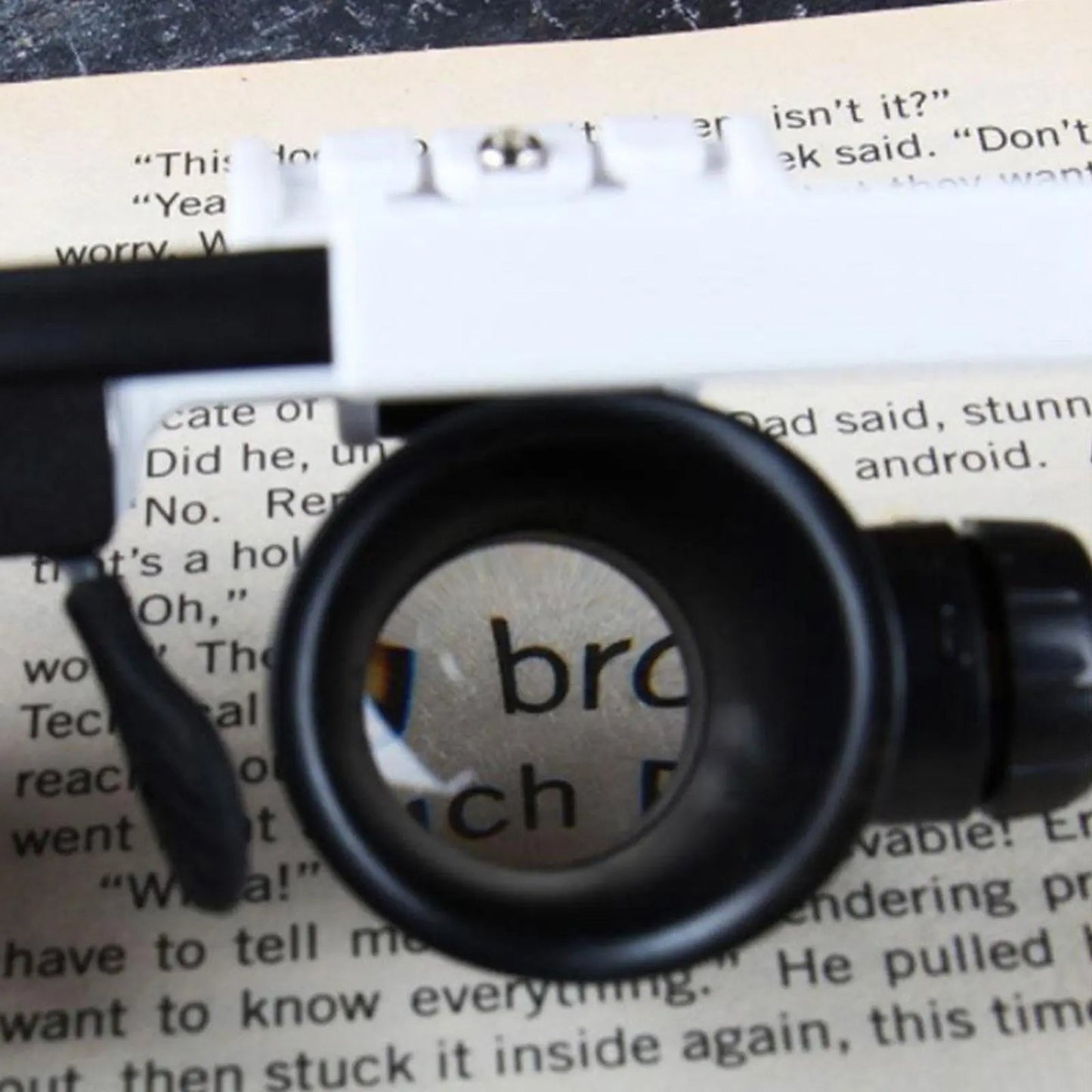 Portable LED Magnifying Lamp with Adjustable Zoom