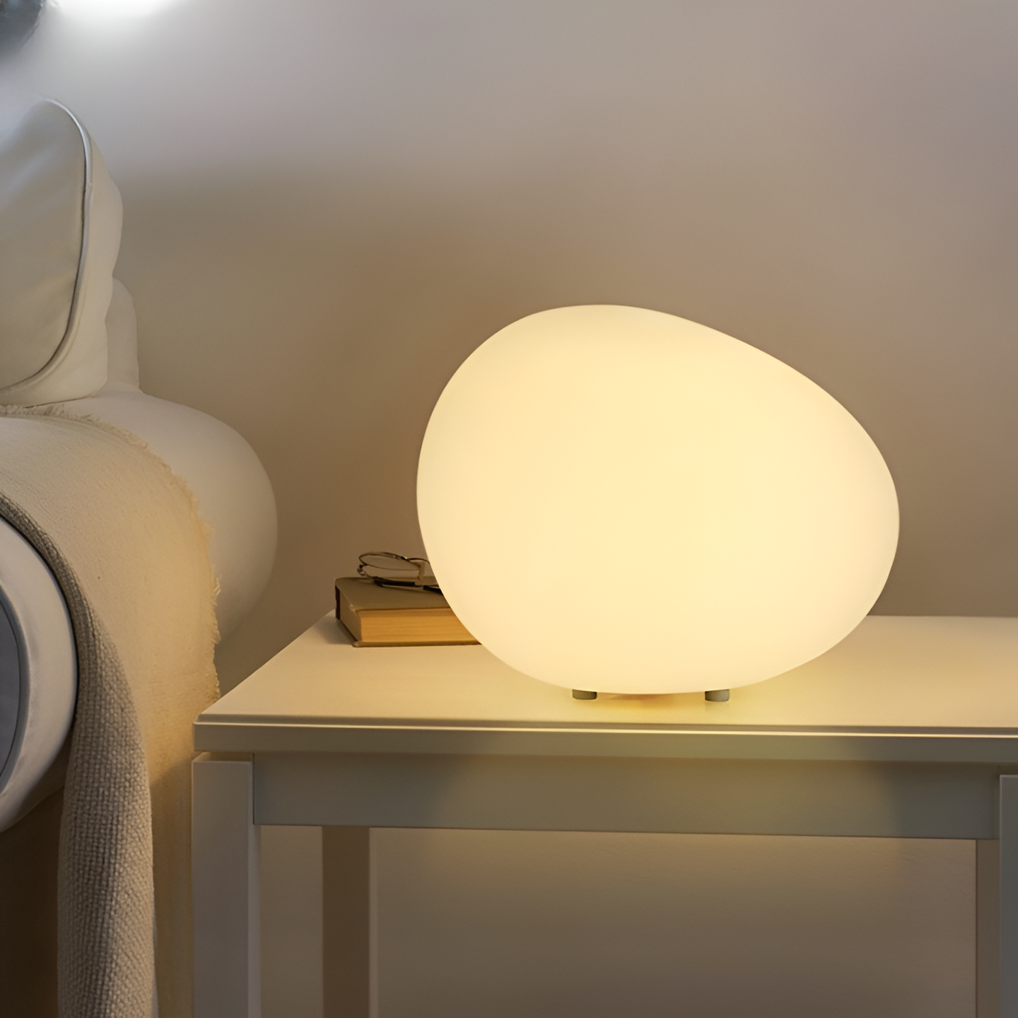 Simple Modern Round Metal Table Light