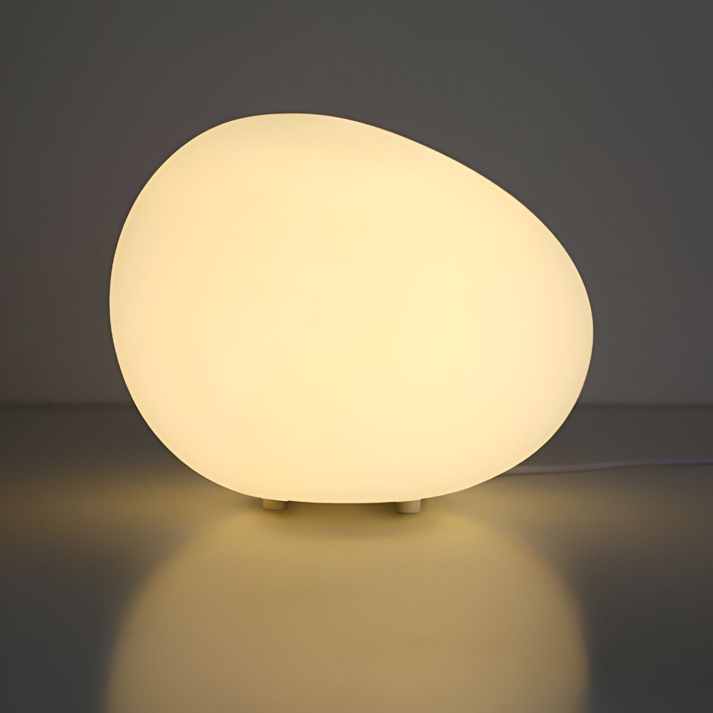 Simple Modern Round Metal Table Light