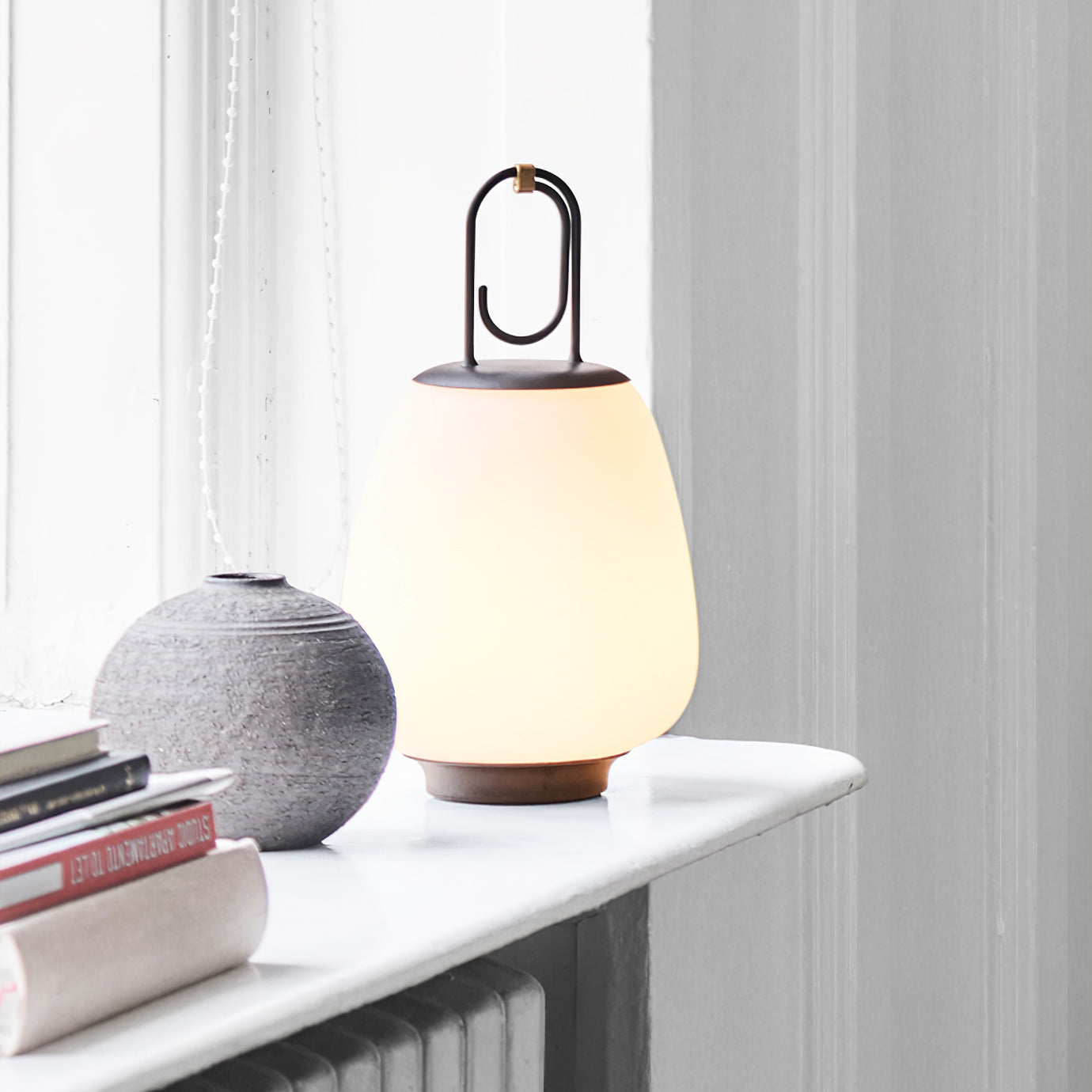 Classic Style Lantern Cable Lamp with Elegant Design